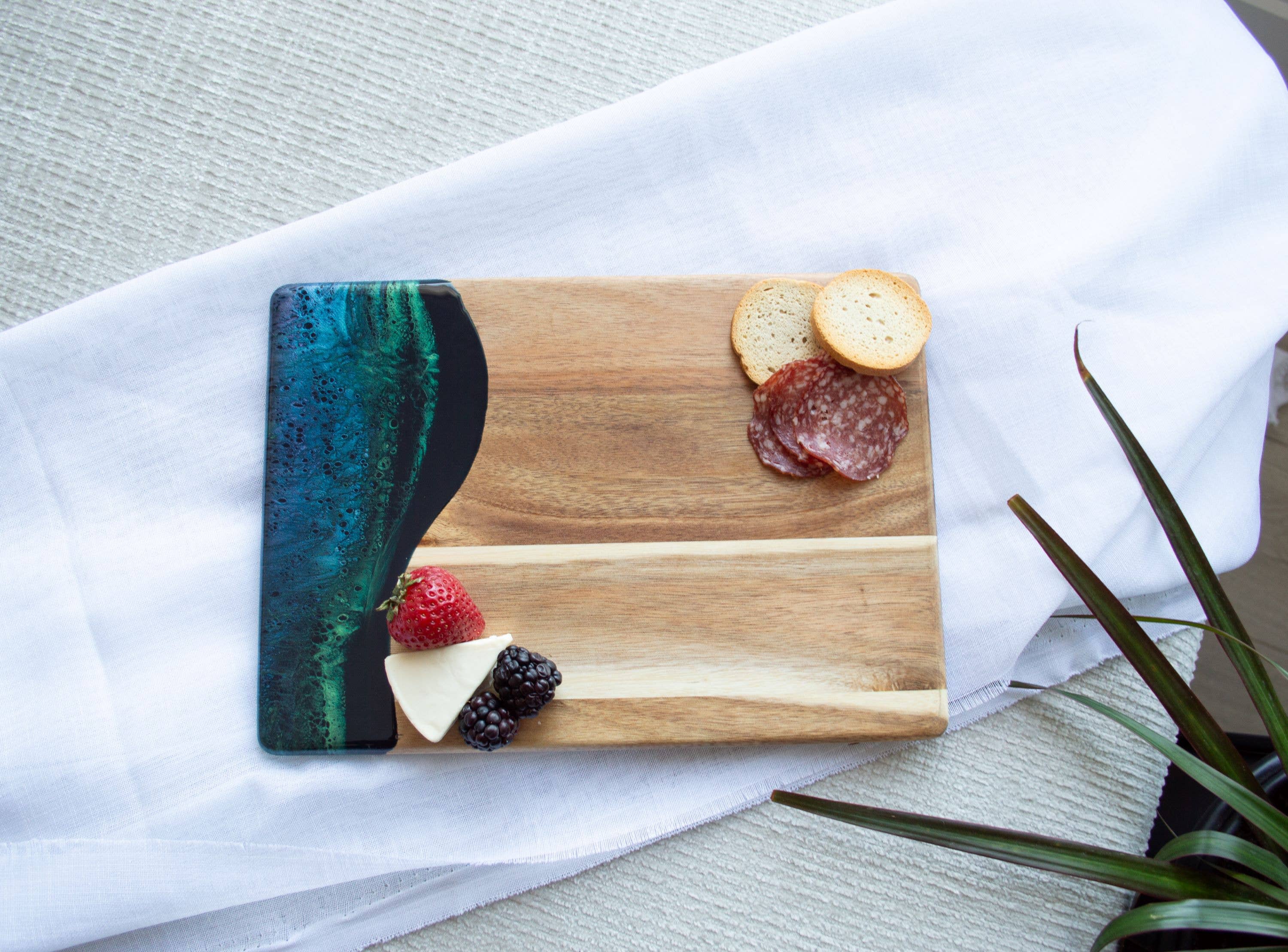 Lynn & Liana Designs - Planche à Fromage et Charcuterie "Soirée Romantique"-16