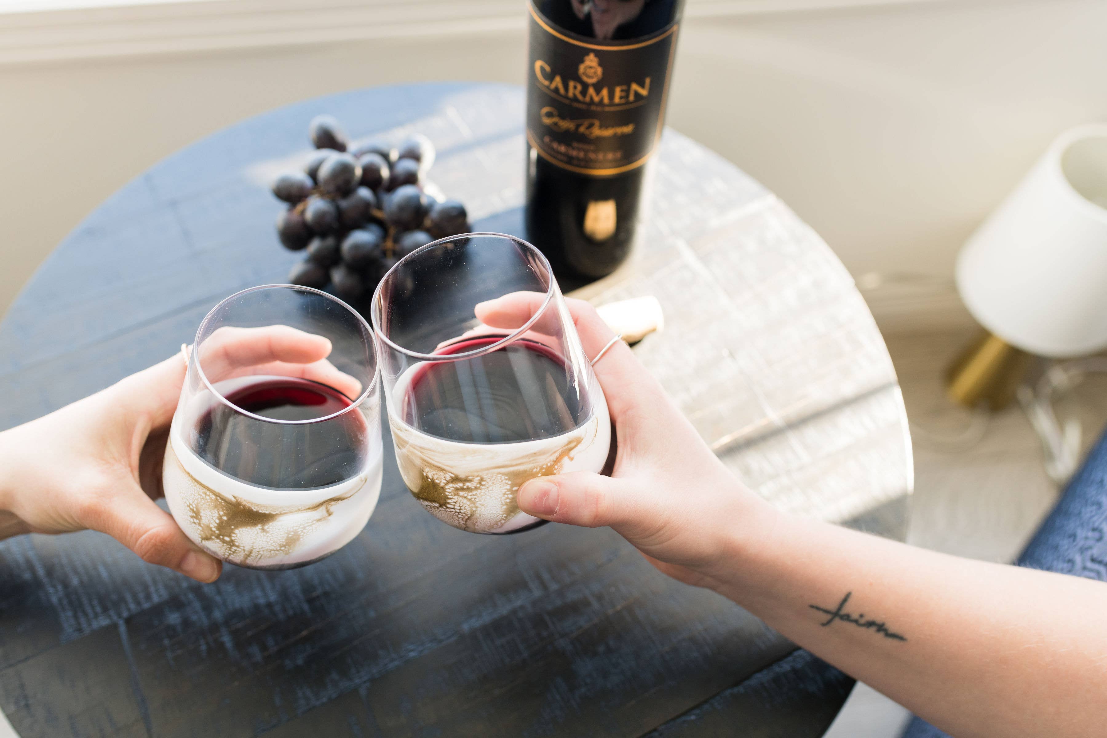 Lynn & Liana Designs - Verres à vin et de réception rehaussés de résine-19