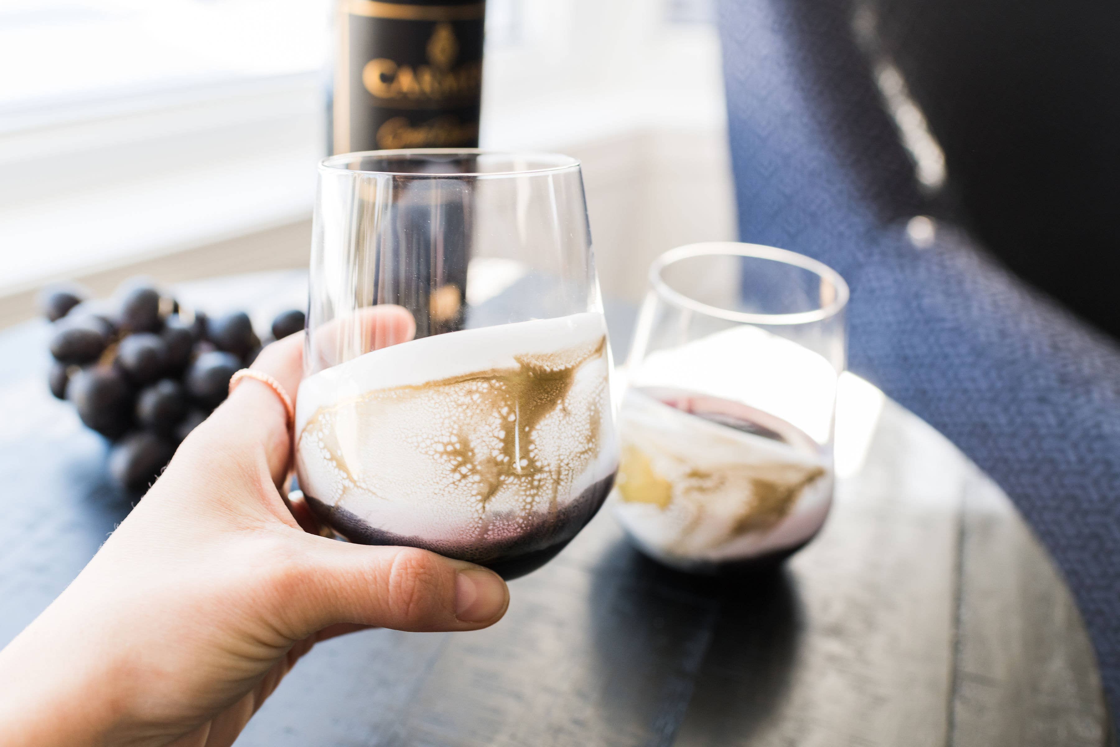 Lynn & Liana Designs - Verres à vin et de réception rehaussés de résine-17