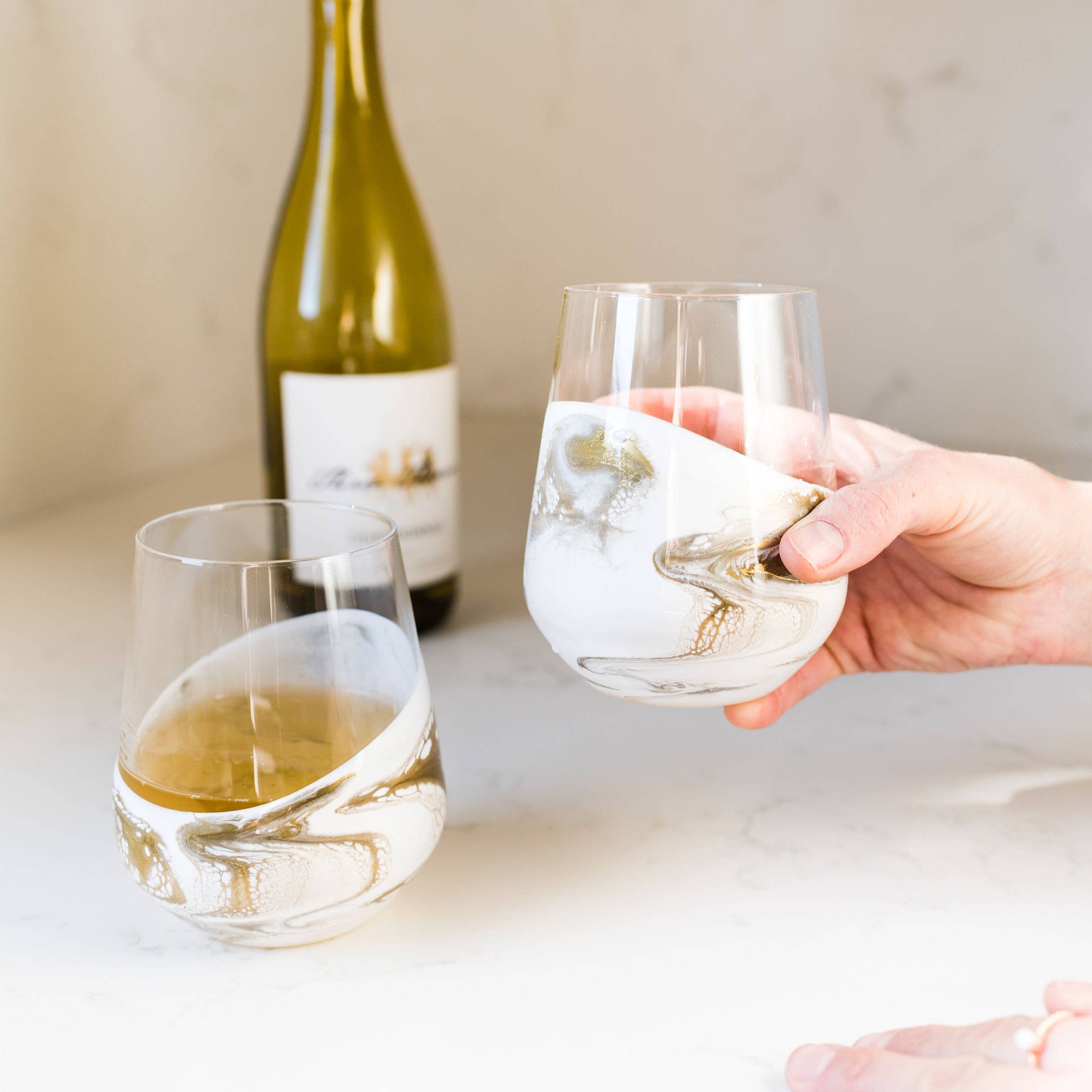 Lynn & Liana Designs - Verres à vin et de réception rehaussés de résine-10