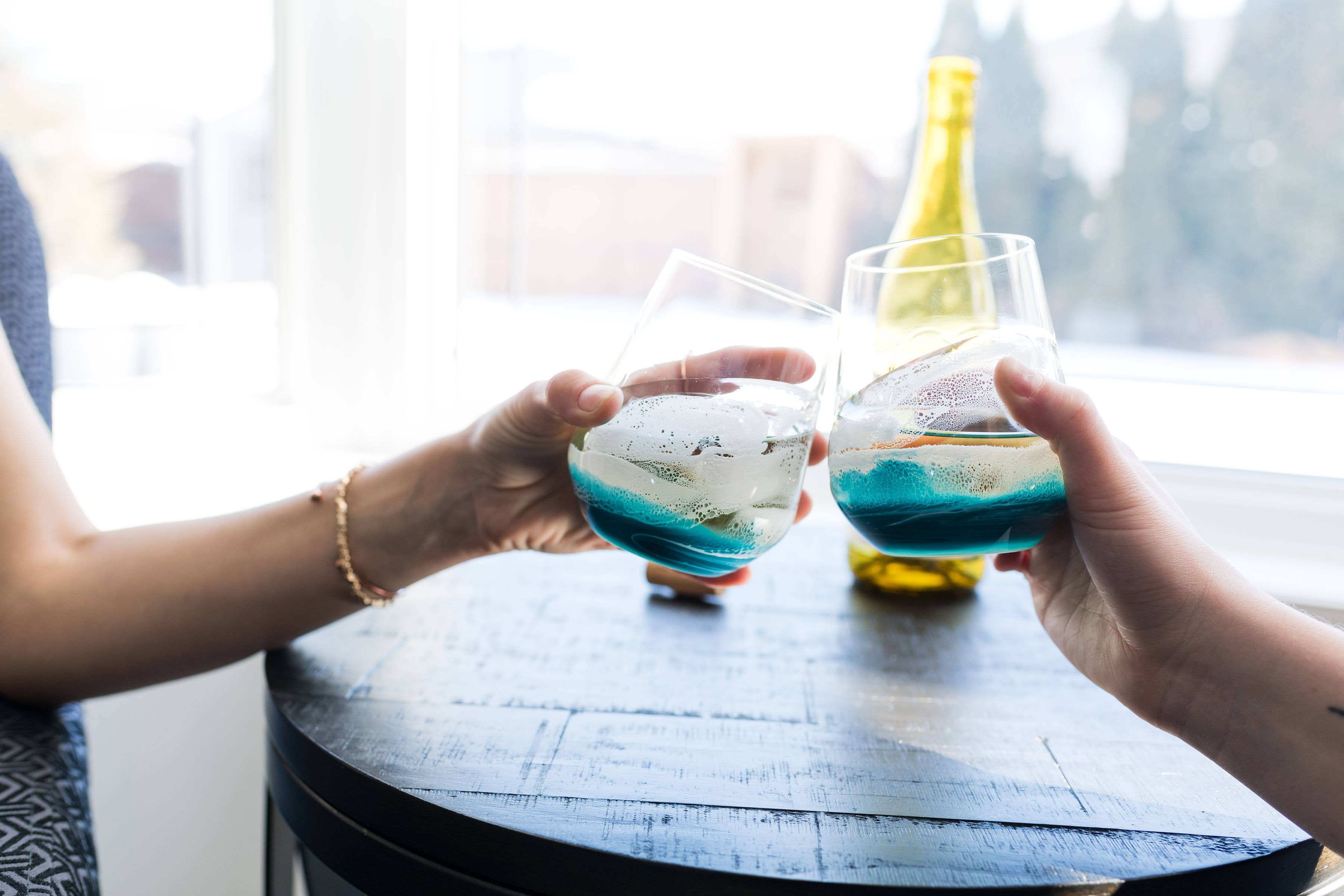 Lynn & Liana Designs - Verres à vin et de réception rehaussés de résine-21