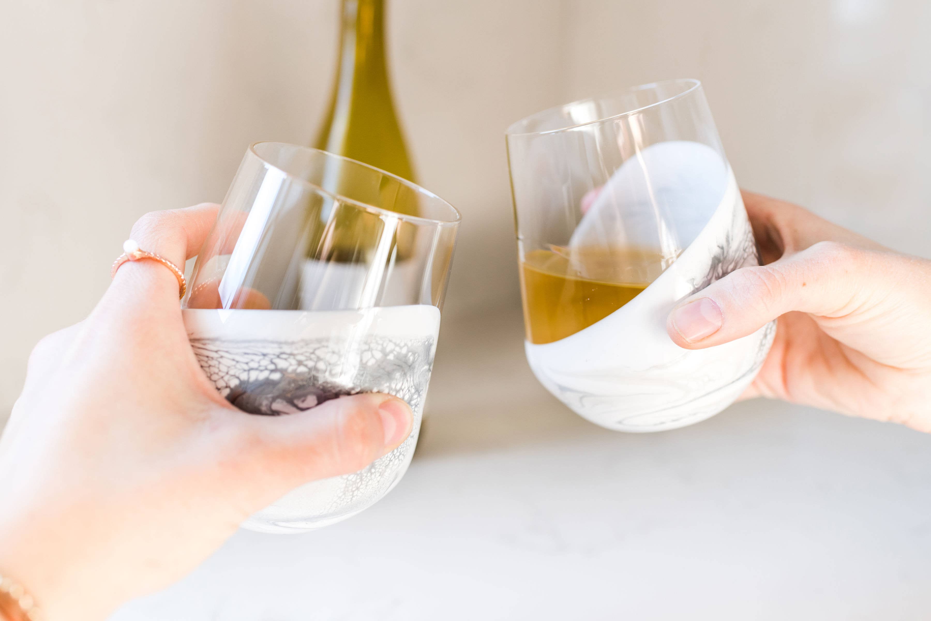 Lynn & Liana Designs - Verres à vin et de réception rehaussés de résine-15