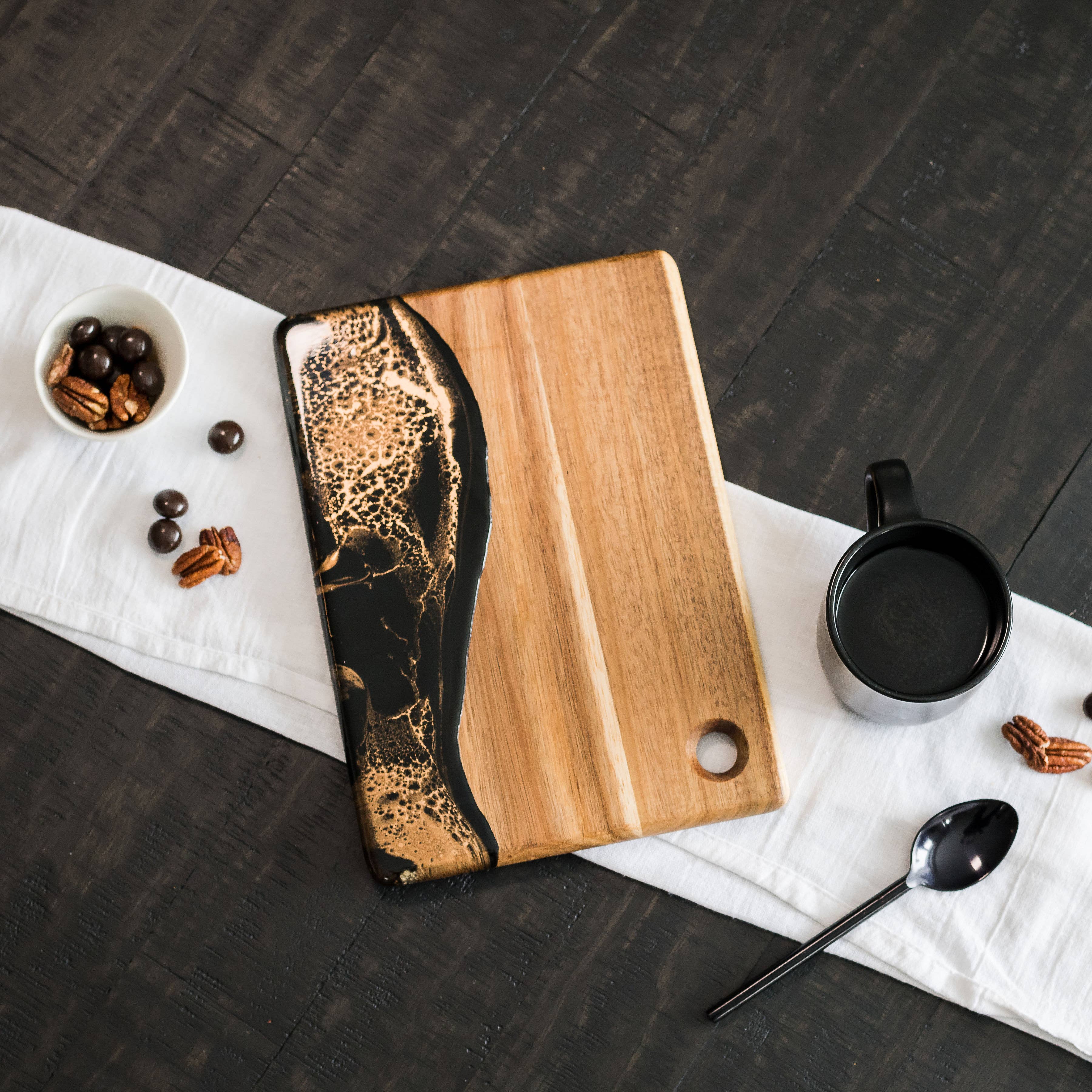 Lynn & Liana Designs - Petite planche à fromage/charcuterie en bois et résine-9